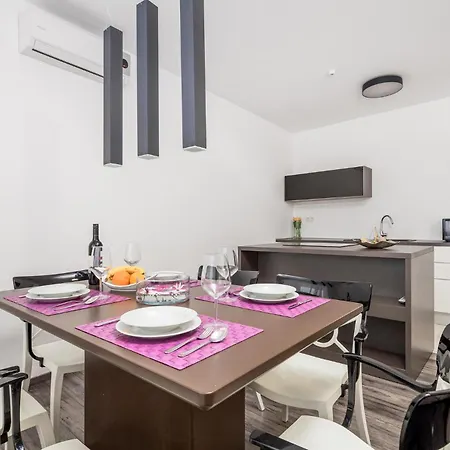 Gorgeous In With Kitchen Apartment Kampor