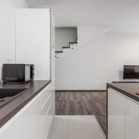 Gorgeous In With Kitchen Apartment *