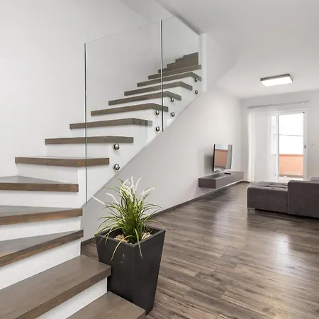 Gorgeous In With Kitchen Apartment Kampor