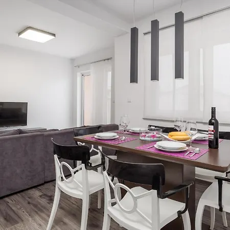 Apartment Gorgeous In With Kitchen