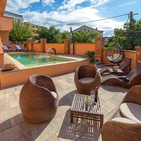 Gorgeous In With Kitchen Apartment *