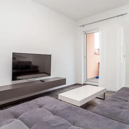 Apartman Gorgeous In With Kitchen *